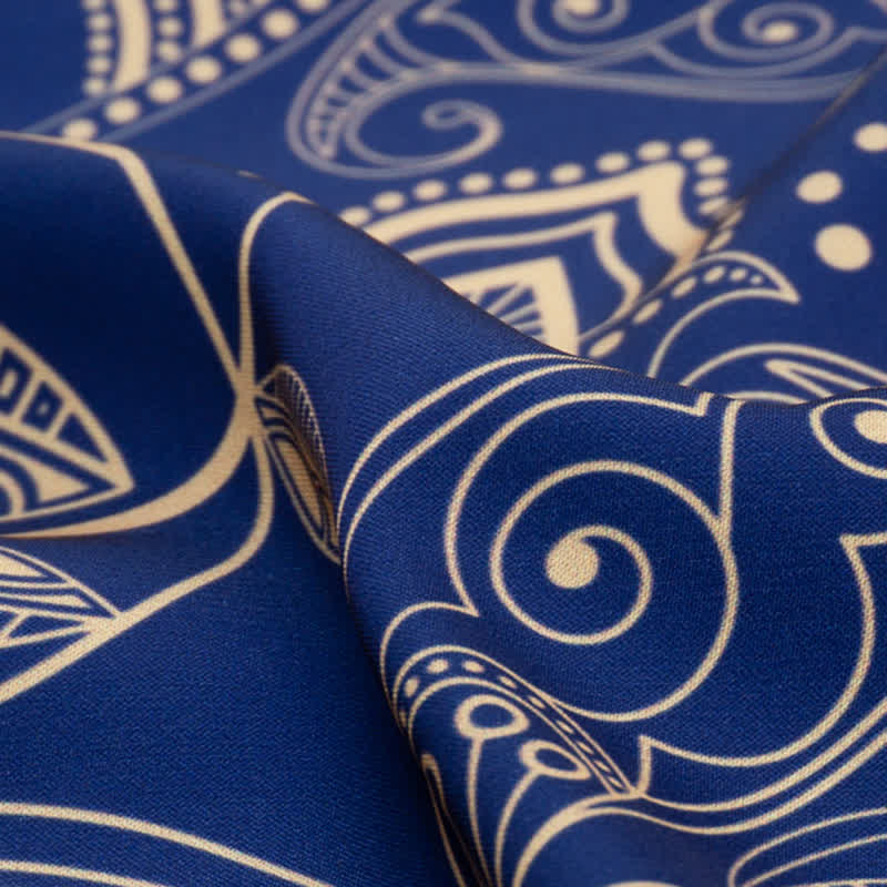 Grande ed elegante sciarpa quadrata stampata Paisley classica in stile britannico