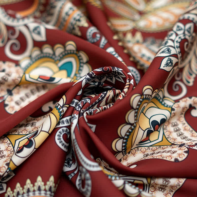 Grande ed elegante sciarpa quadrata stampata Paisley classica in stile britannico