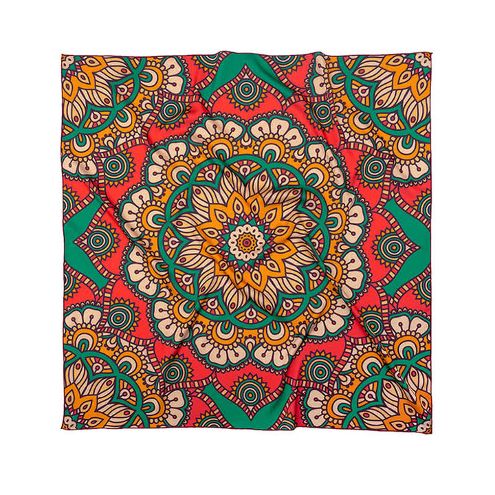 Grande ed elegante sciarpa quadrata stampata Paisley classica in stile britannico
