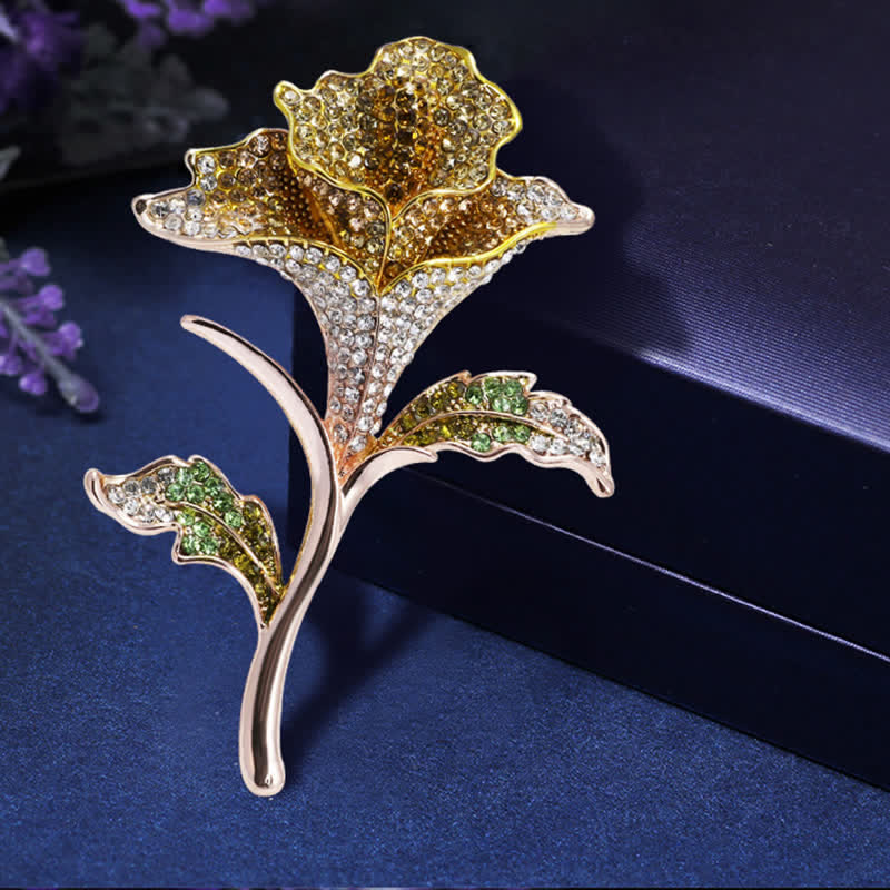 Graziosa spilla con fiore di orchidea e strass