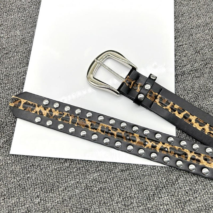 Cintura da donna con stampa leopardata e cintura in pelle con rivetti