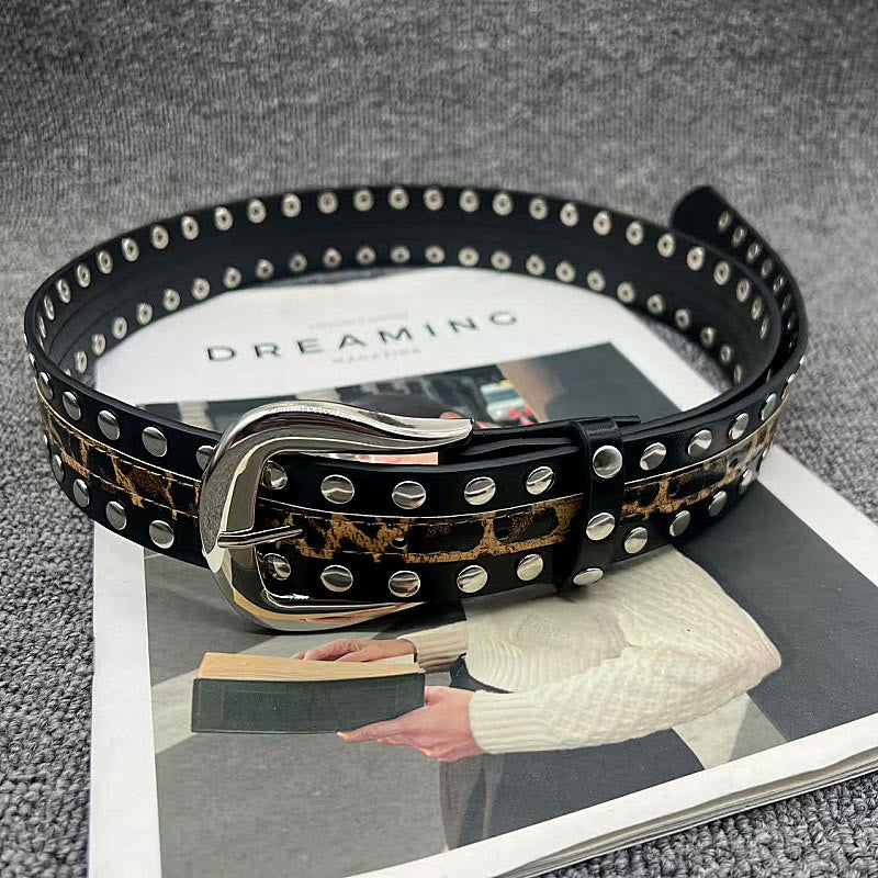 Cintura da donna con stampa leopardata e cintura in pelle con rivetti