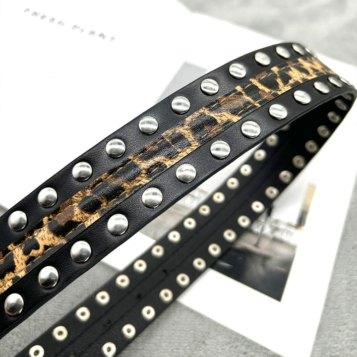 Cintura da donna con stampa leopardata e cintura in pelle con rivetti