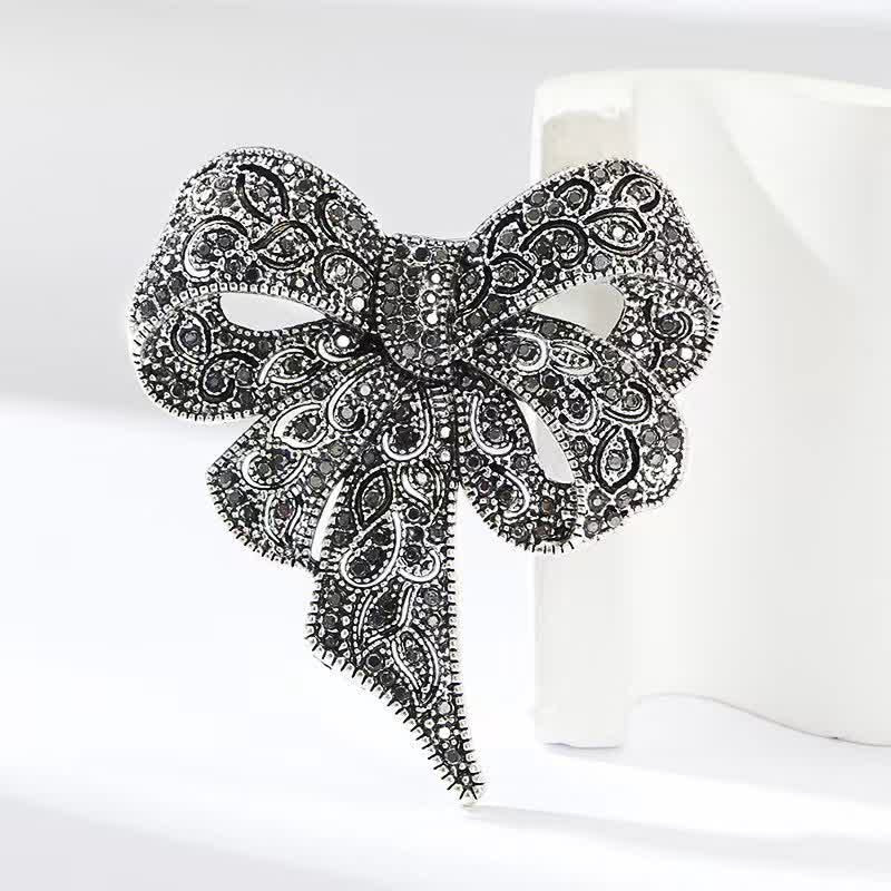 Spilla da donna in argento antico a forma di fiocco con strass