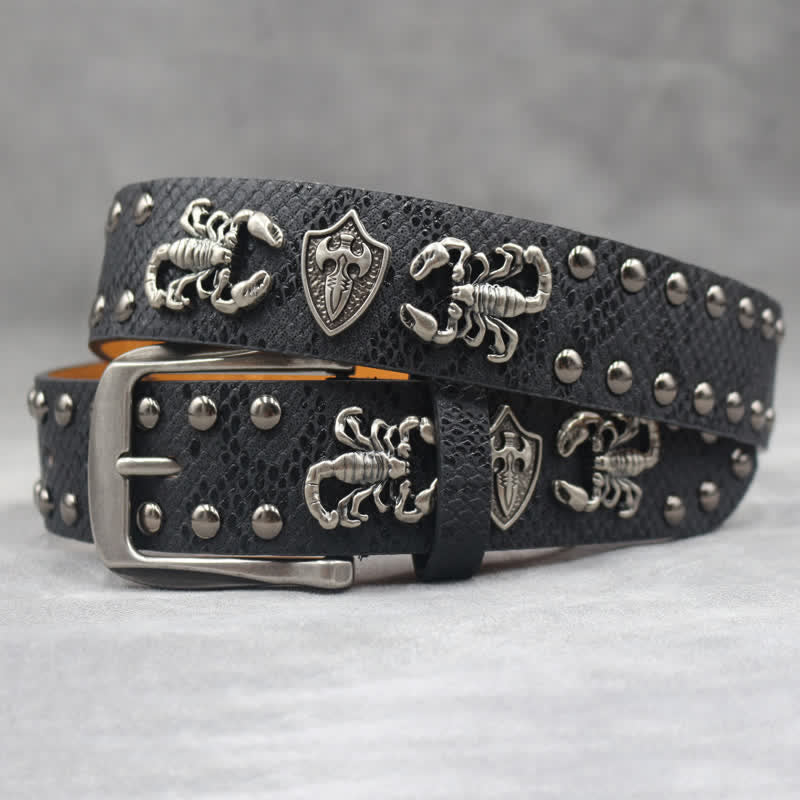 Cintura in pelle stampata con rivetti a forma di scorpione in argento antico