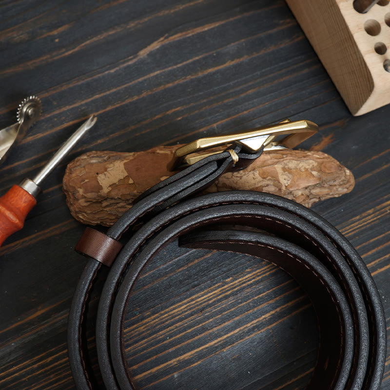 Cintura in pelle cucita con fibbia in ottone massiccio