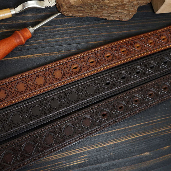 Cintura in pelle cucita con fibbia in ottone massiccio