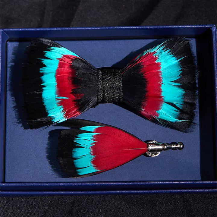 Papillon con piume color vino turchese e spilla da bavero