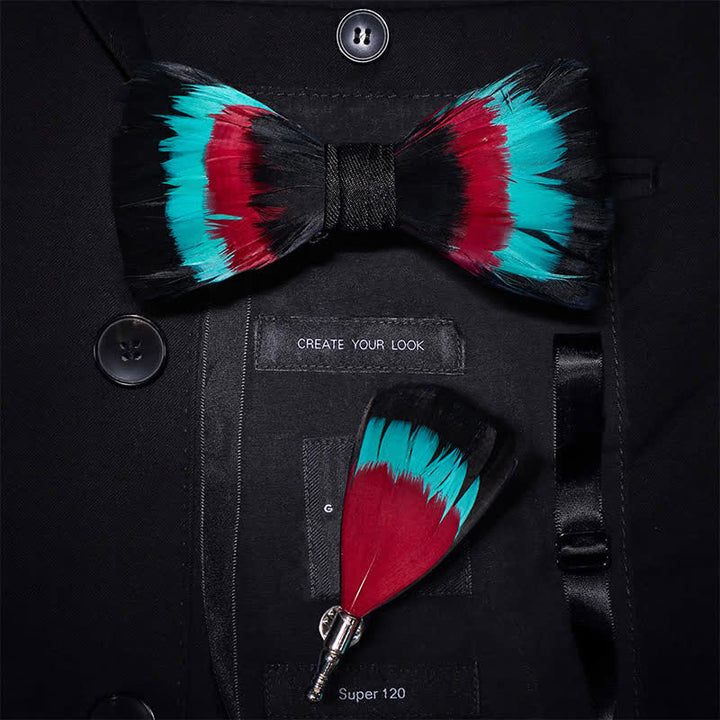Papillon con piume color vino turchese e spilla da bavero