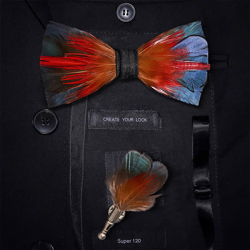 Papillon con piume rosso fuoco e blu acciaio con spilla da bavero