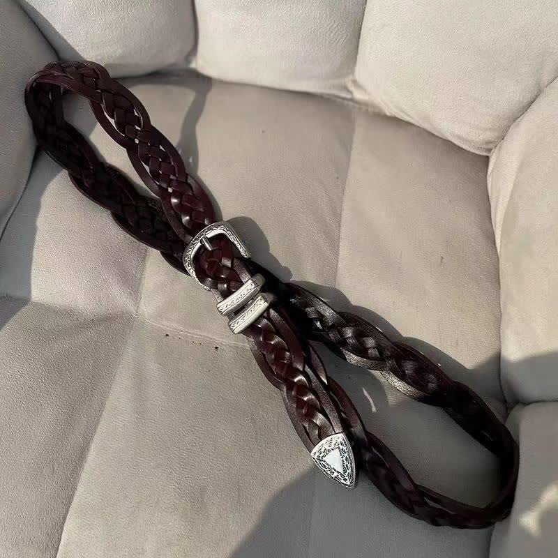 Cintura in pelle con fibbia argentata intagliata e intrecciata alla moda
