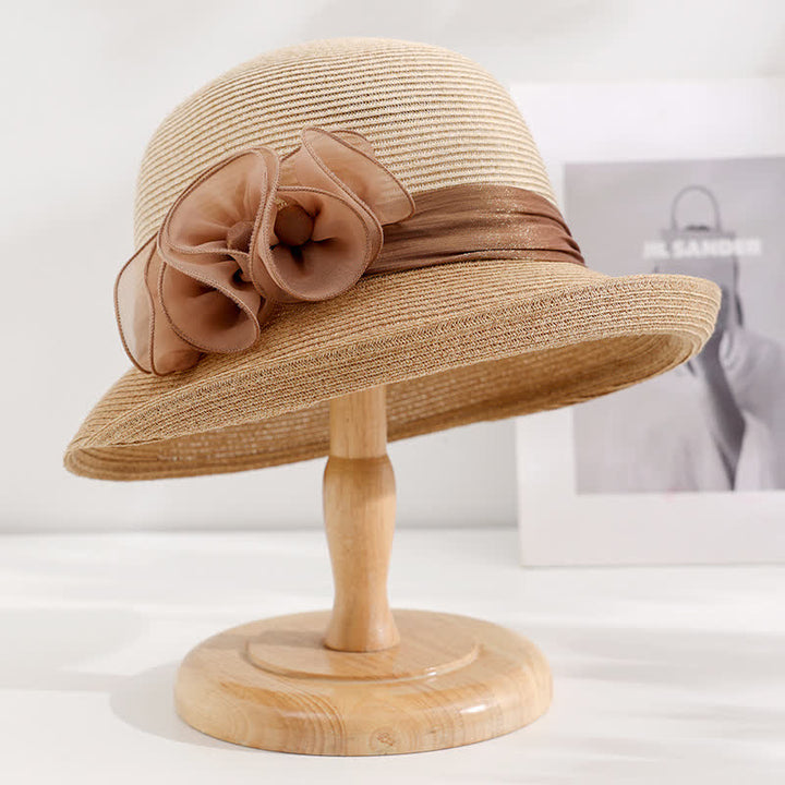 Cappello di paglia con nastro floreale stropicciato da donna