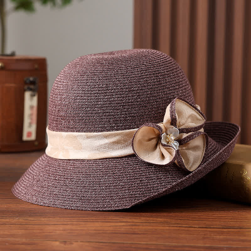 Cappello da donna in paglia con decorazione a margherita e nastro floreale