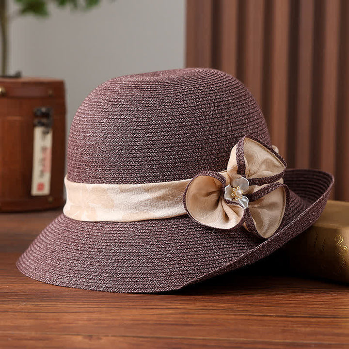 Cappello da donna in paglia con decorazione a margherita e nastro floreale