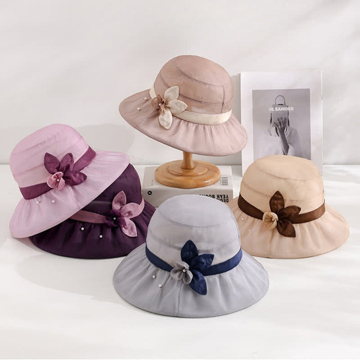 Cappello da sole da donna in seta a tesa larga con motivo floreale decorato con perle