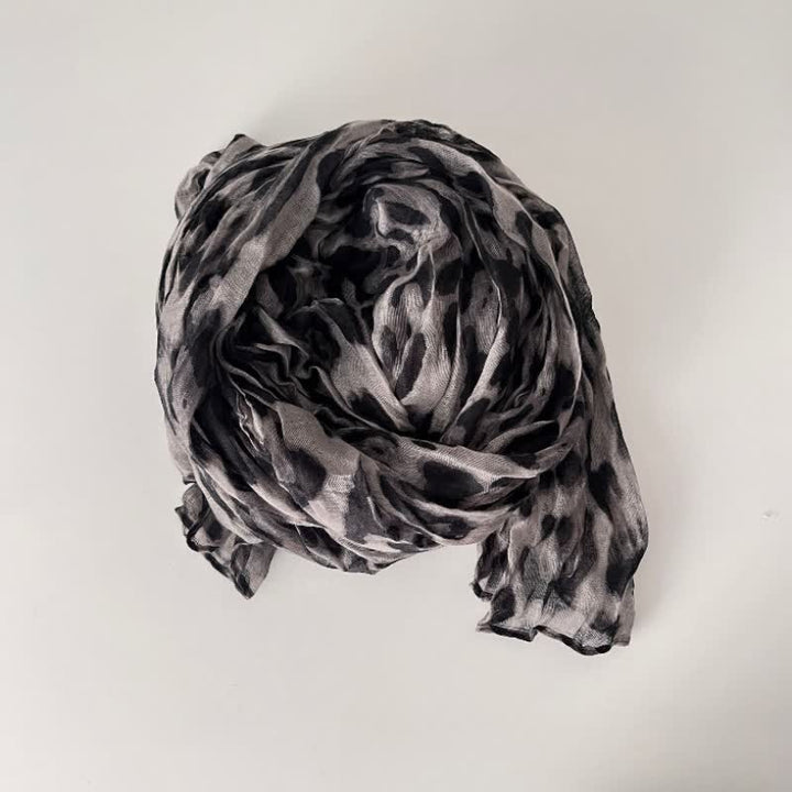 Sciarpa autunnale sottile in lino e cotone plissettato con stampa leopardata da donna