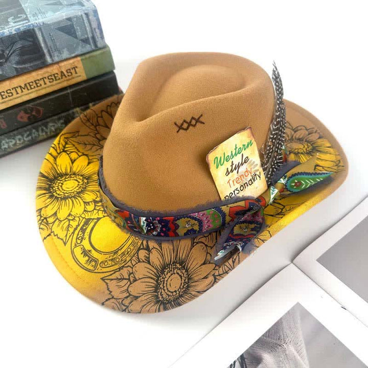 Cappello da cowboy western con decorazione a forma di girasole e piume dipinte a spruzzo