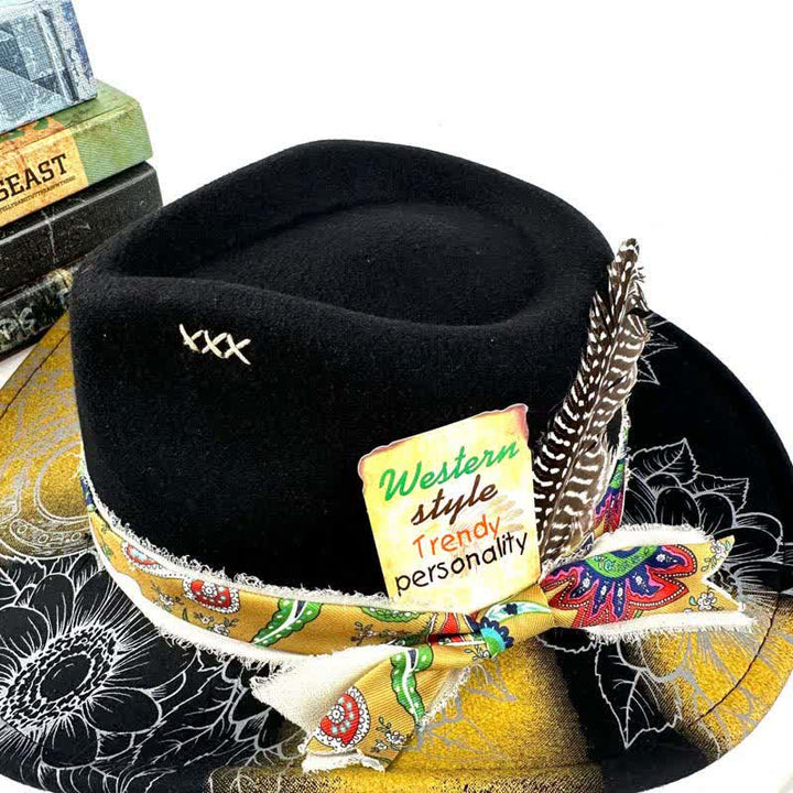 Cappello da cowboy western con decorazione a forma di girasole e piume dipinte a spruzzo