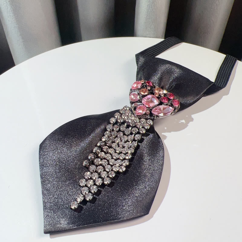 Cravatta nera con nappa tempestata di diamanti a forma di cuore - image 2
