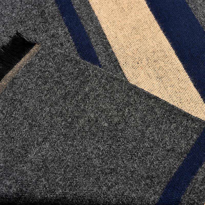 Elegante sciarpa calda con motivo a righe bifacciali - image 4