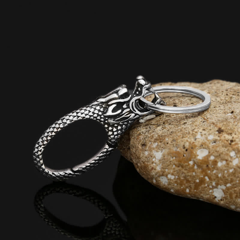 Delicato portachiavi in argento antico con testa di drago - image 2