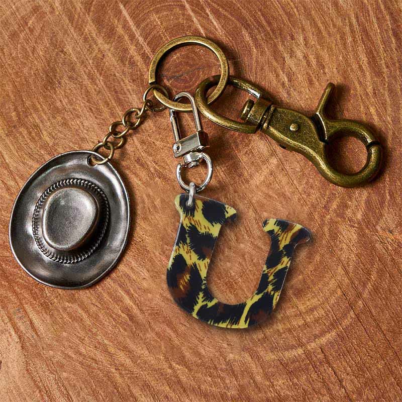 Portachiavi con ciondolo a forma di lettera con stampa leopardata e cappello da cowboy - Portachiavi in ottone + cappello in argento - U - image 28