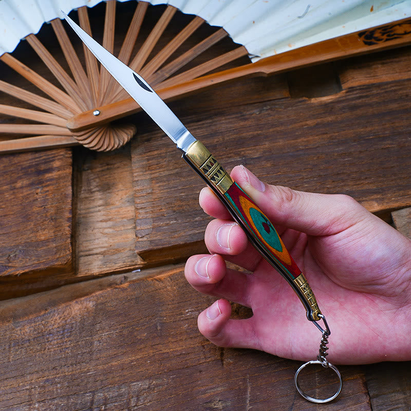 Coltello pieghevole in ottone colorato con mano di Buddha e collana in pietra rossa - image 1