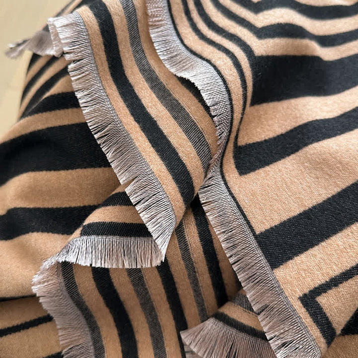 Sciarpa con motivo a righe in stile optical-art geometrico abbagliante - image 4