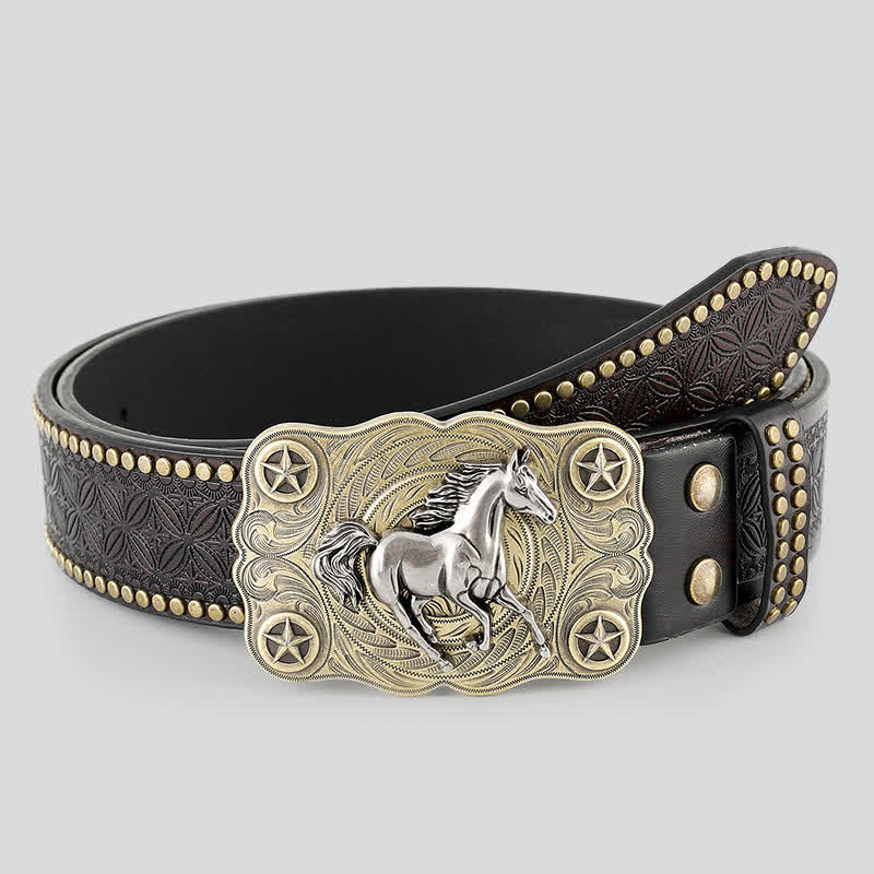 Cintura da uomo in pelle da cowboy al galoppo con cavallo robusto