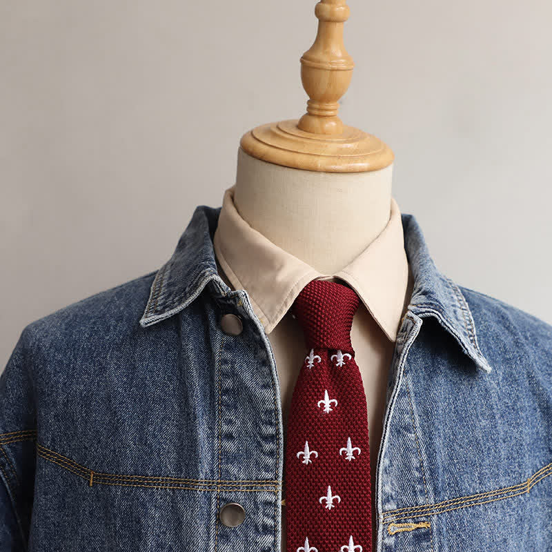Cravatta sottile lavorata a maglia con motivi ripetuti da uomo