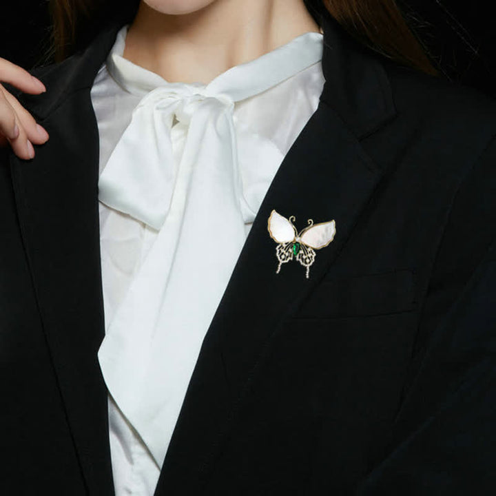 Spilla a farfalla in conchiglia naturale da donna