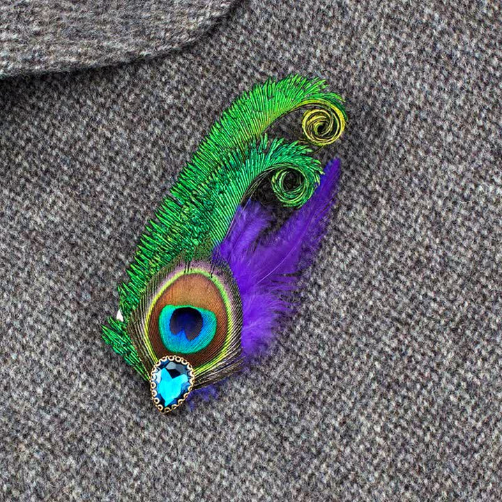 Spilla con piume di pavone e strass