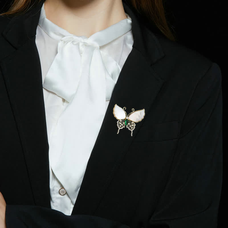 Spilla a farfalla in conchiglia naturale da donna