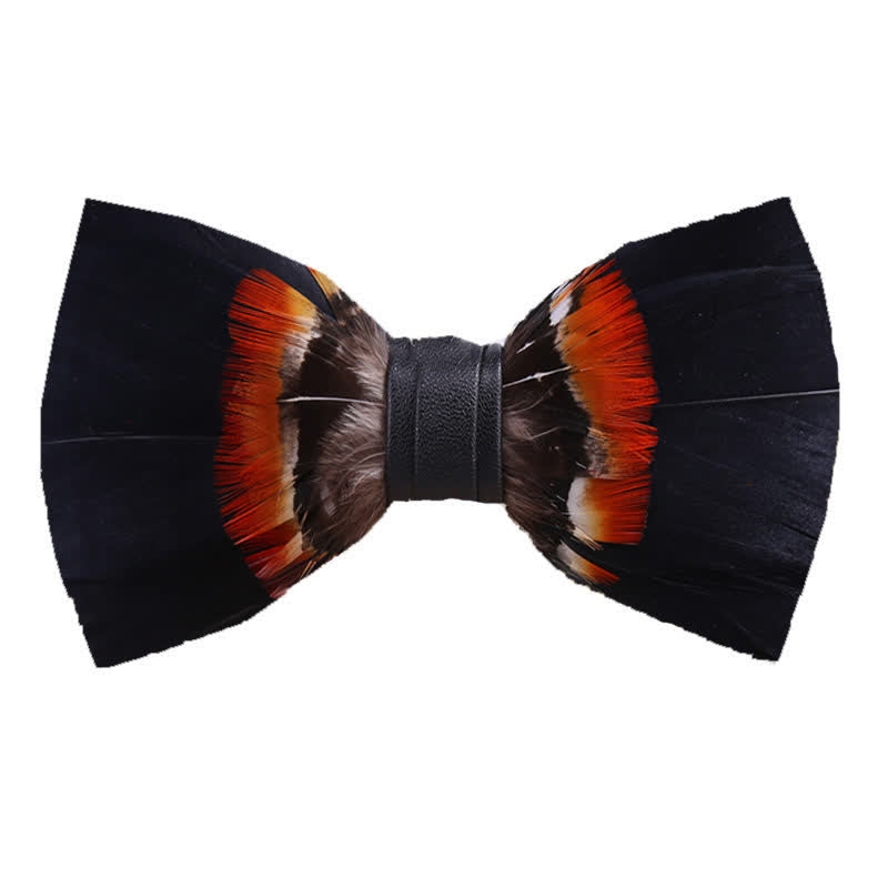 Papillon con piume nere e arancioni con spilla da bavero