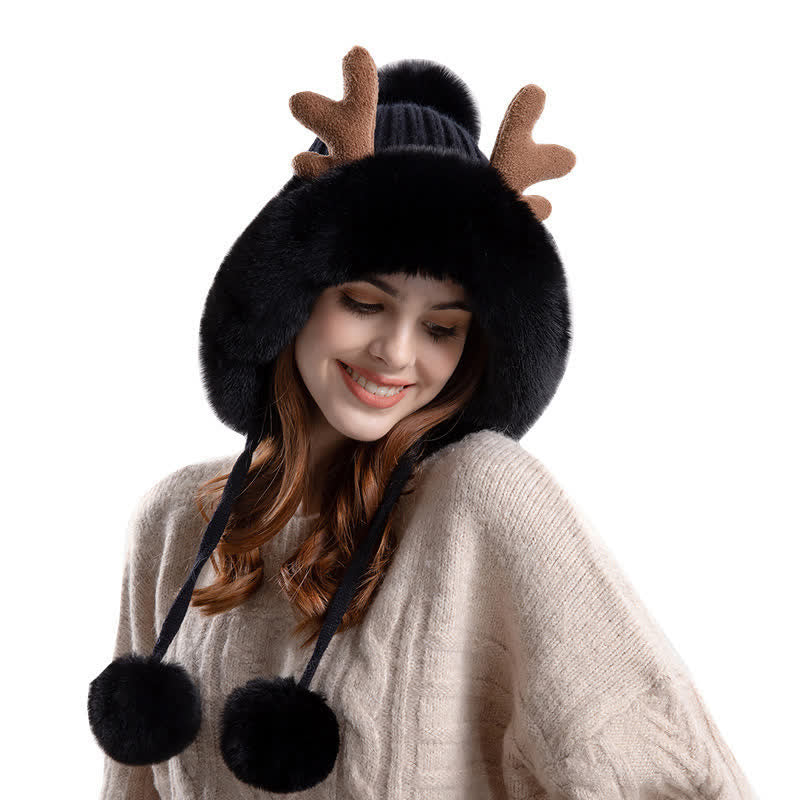 Cappello lavorato a maglia con pompon in corno di cervo da donna