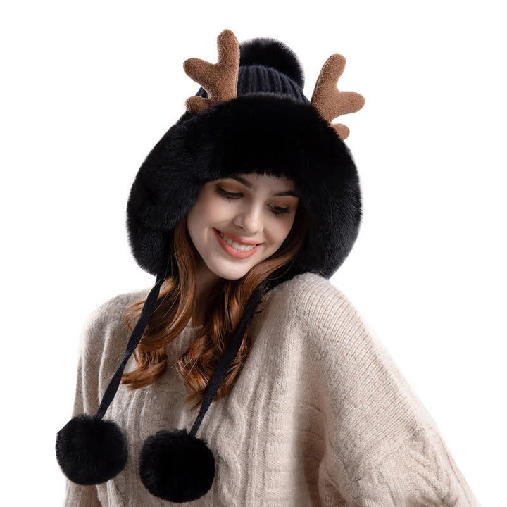 Cappello lavorato a maglia con pompon in corno di cervo da donna