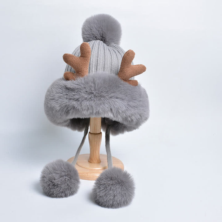 Cappello lavorato a maglia con pompon in corno di cervo da donna