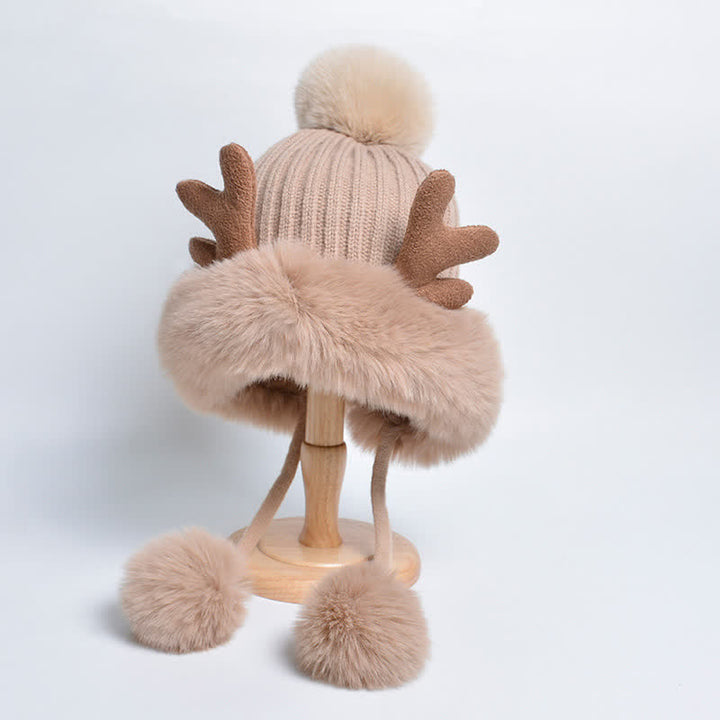 Cappello lavorato a maglia con pompon in corno di cervo da donna