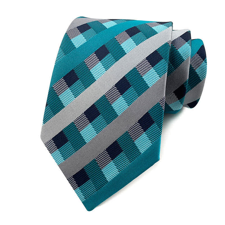 Smoking da uomo attillato con cravatta scozzese