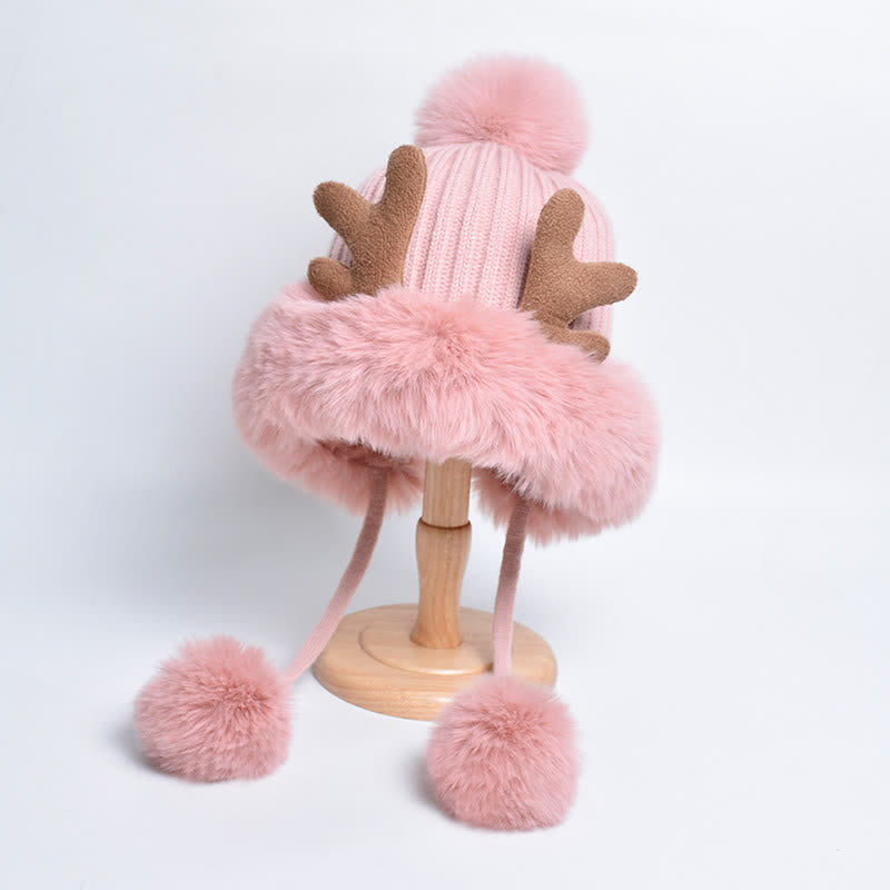 Cappello lavorato a maglia con pompon in corno di cervo da donna
