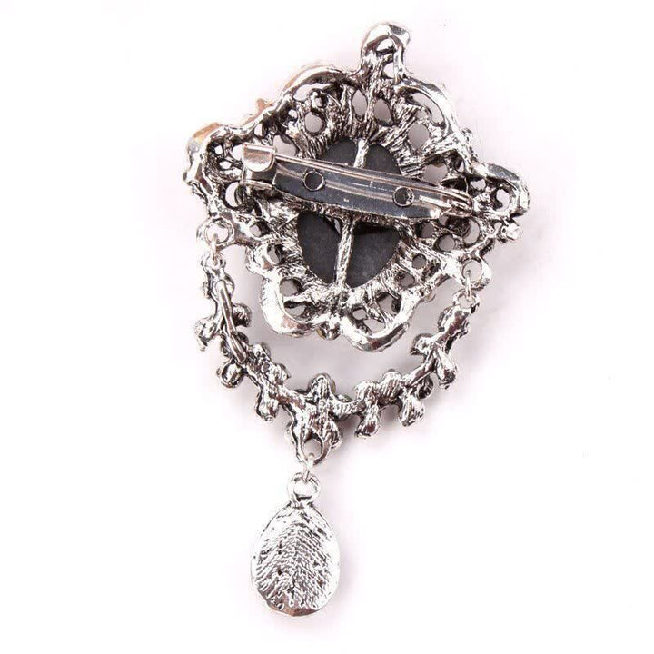 Spilla a forma di lacrima con cammeo da fanciulla da donna