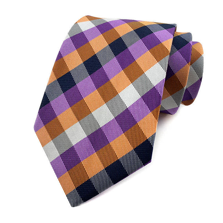 Smoking da uomo attillato con cravatta scozzese