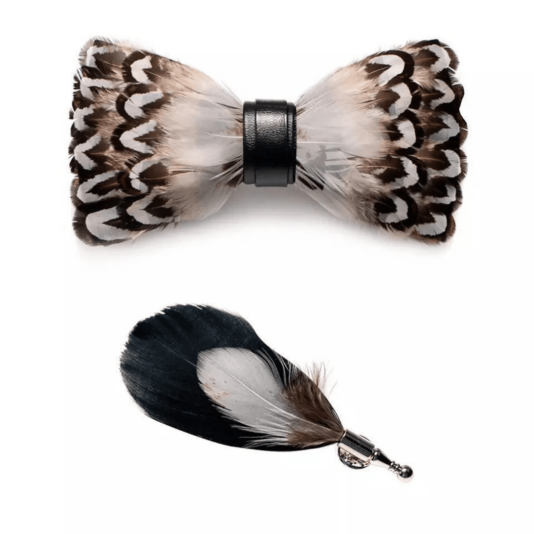 Papillon con piume Wilderness bianco e marrone con spilla da bavero