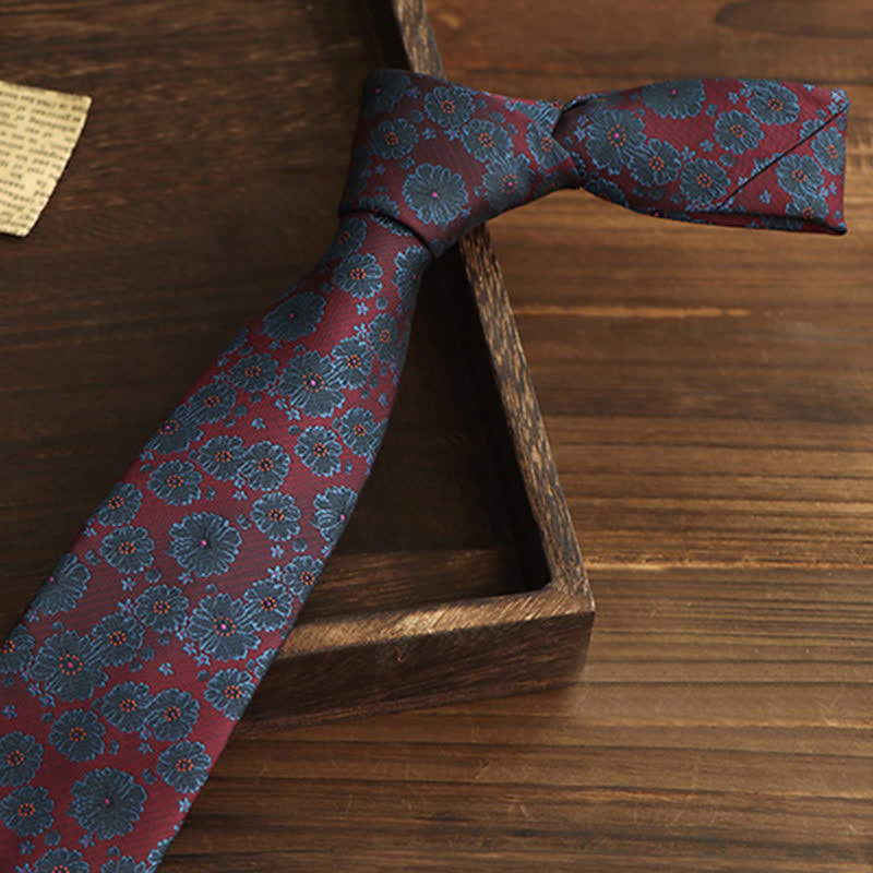Cravatta da uomo con fiori bordeaux e blu