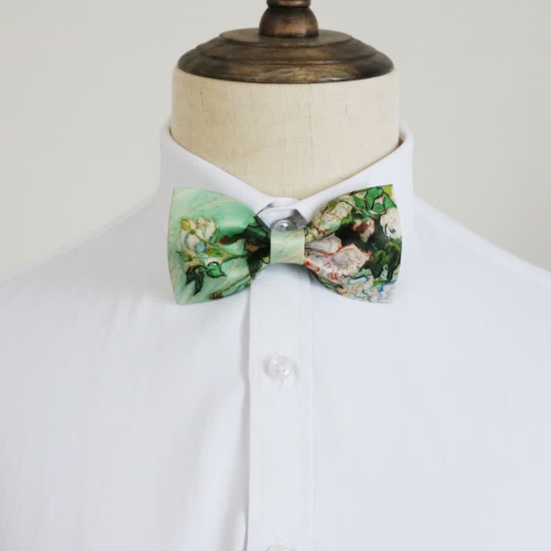 Papillon floreale da uomo con rose bianche e verde chiaro