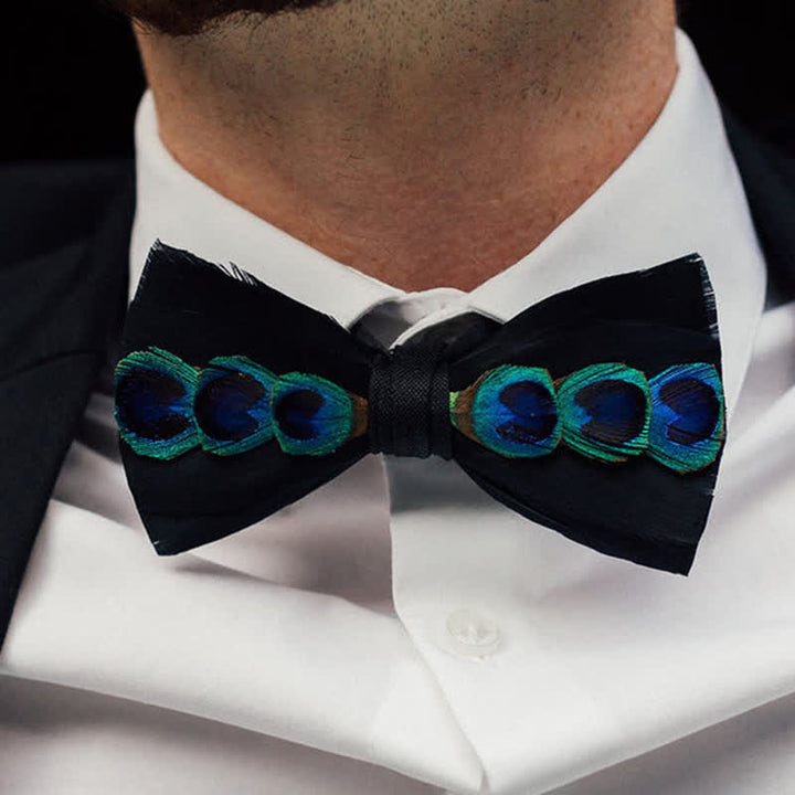 Papillon con piume di pavone color blu e bianco