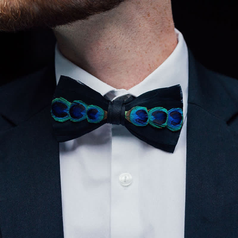 Papillon con piume di pavone color blu e bianco