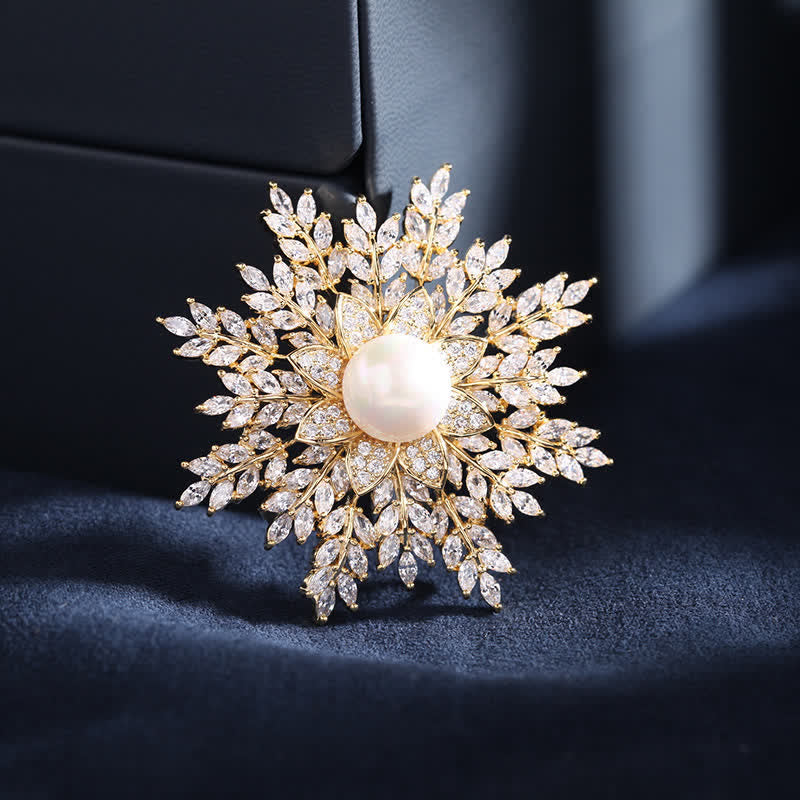 Spilla da donna con fiore di perle e fiocco di neve