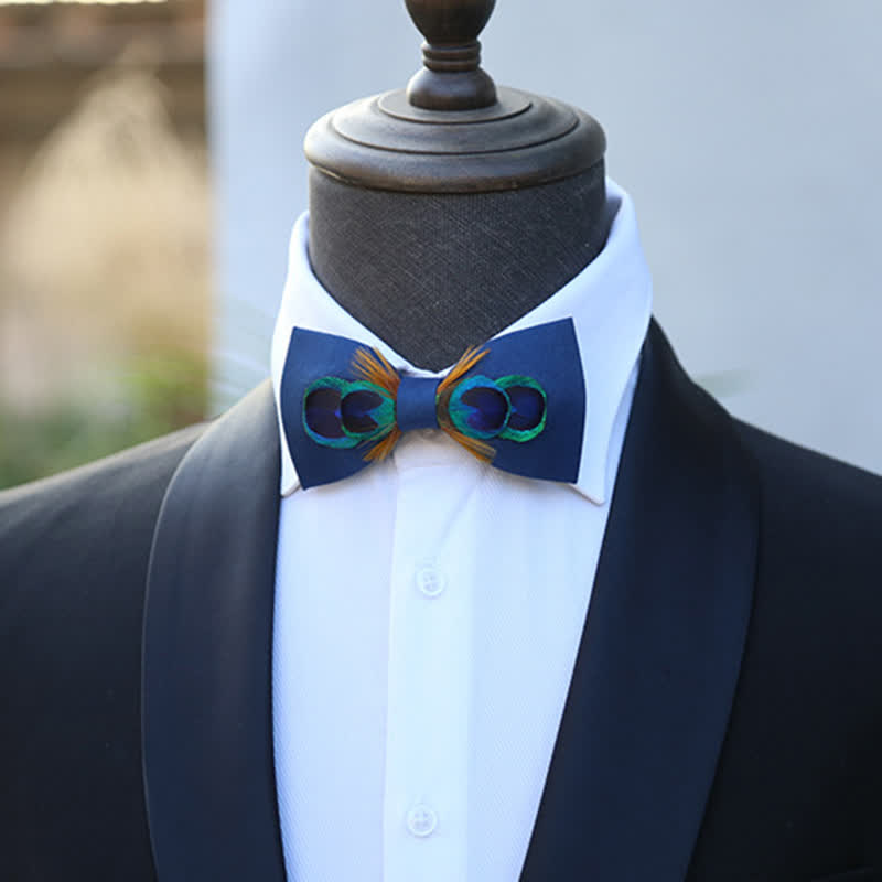 Papillon con piume grandi a coda di pavone blu navy
