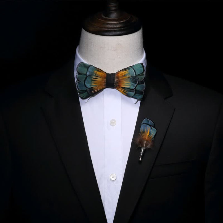 Papillon con piume di girasole verde e arancione con spilla da bavero